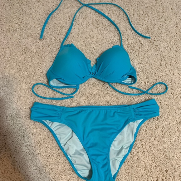 Victoria’s Secret bikini - Picture 1 of 4